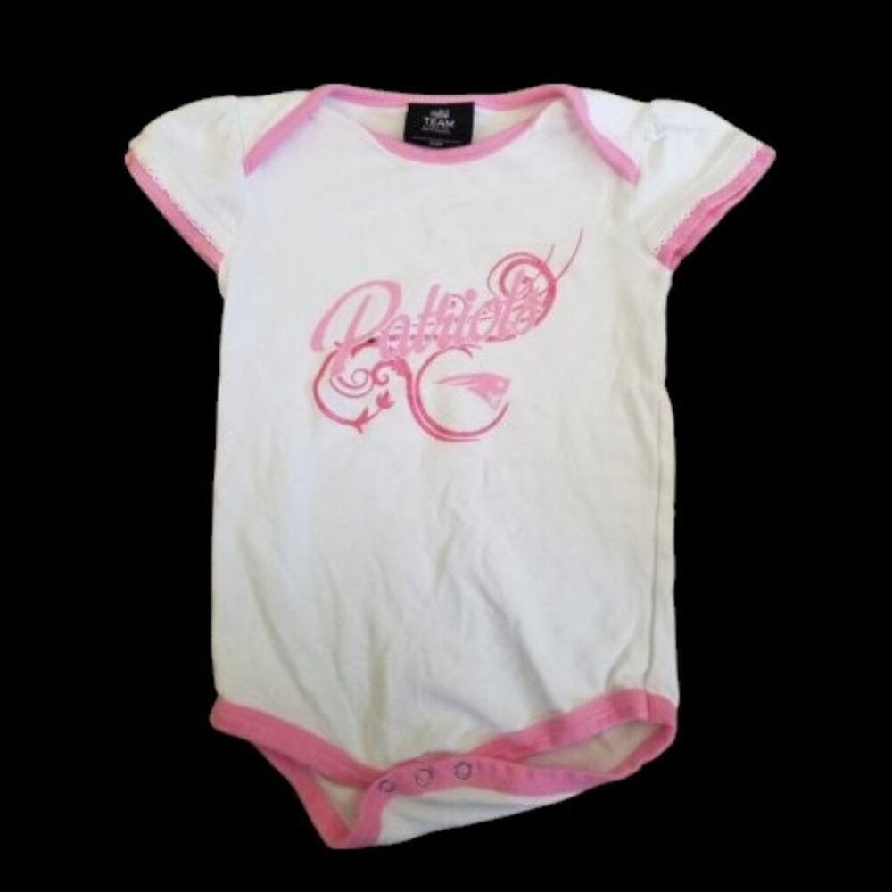 * NEW ENGLAND PATRIOTS White and Pink Bodysuit Girls 24 months